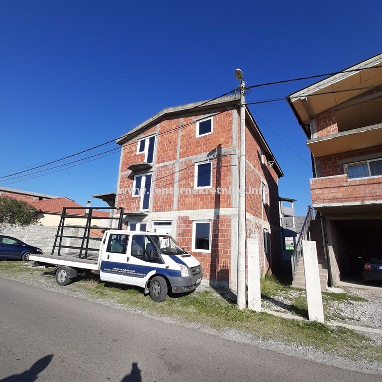 House in Karabuško polje