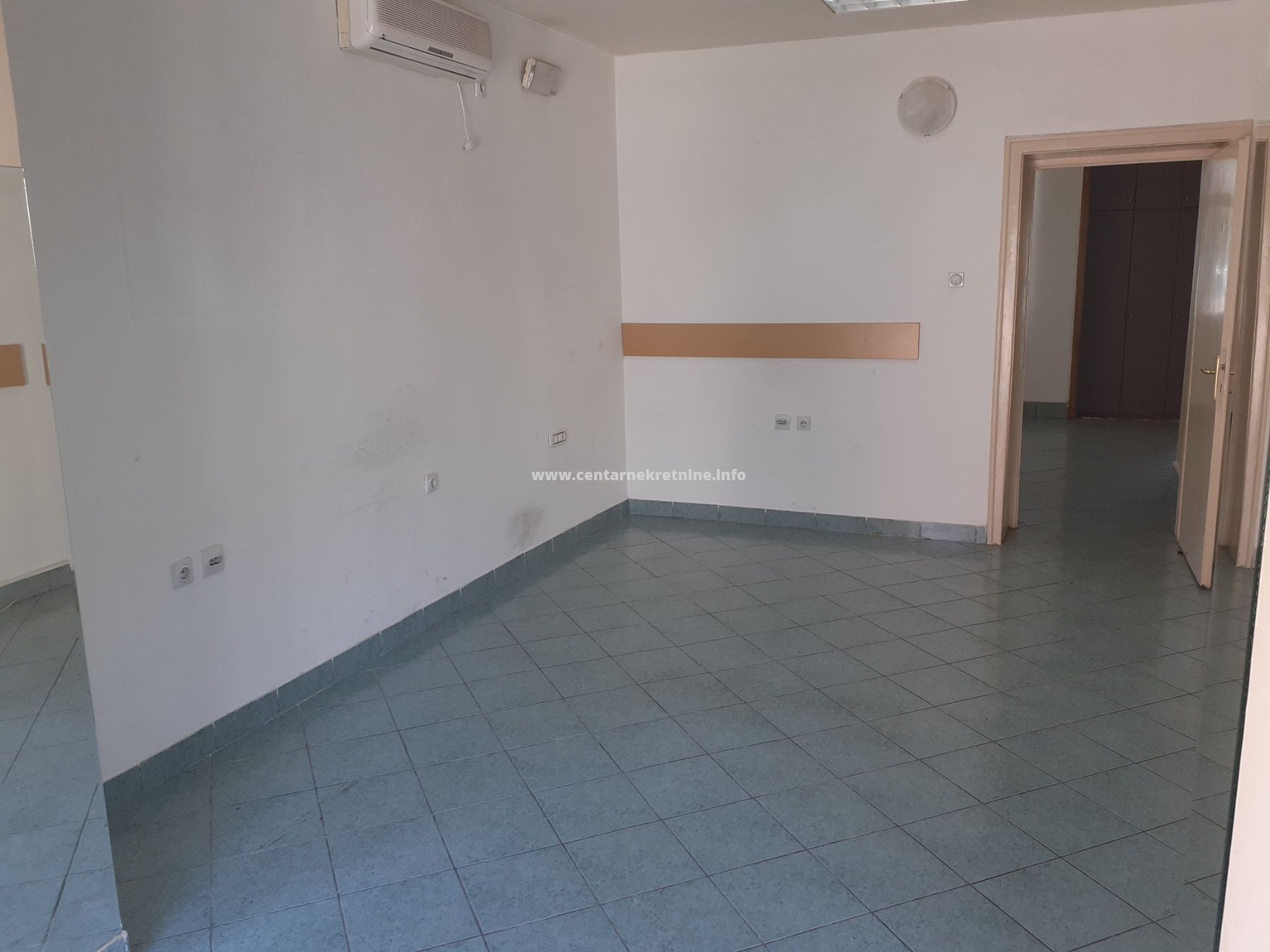 Izdavanje, poslovni prostor 42m2, Centar, Podgorica