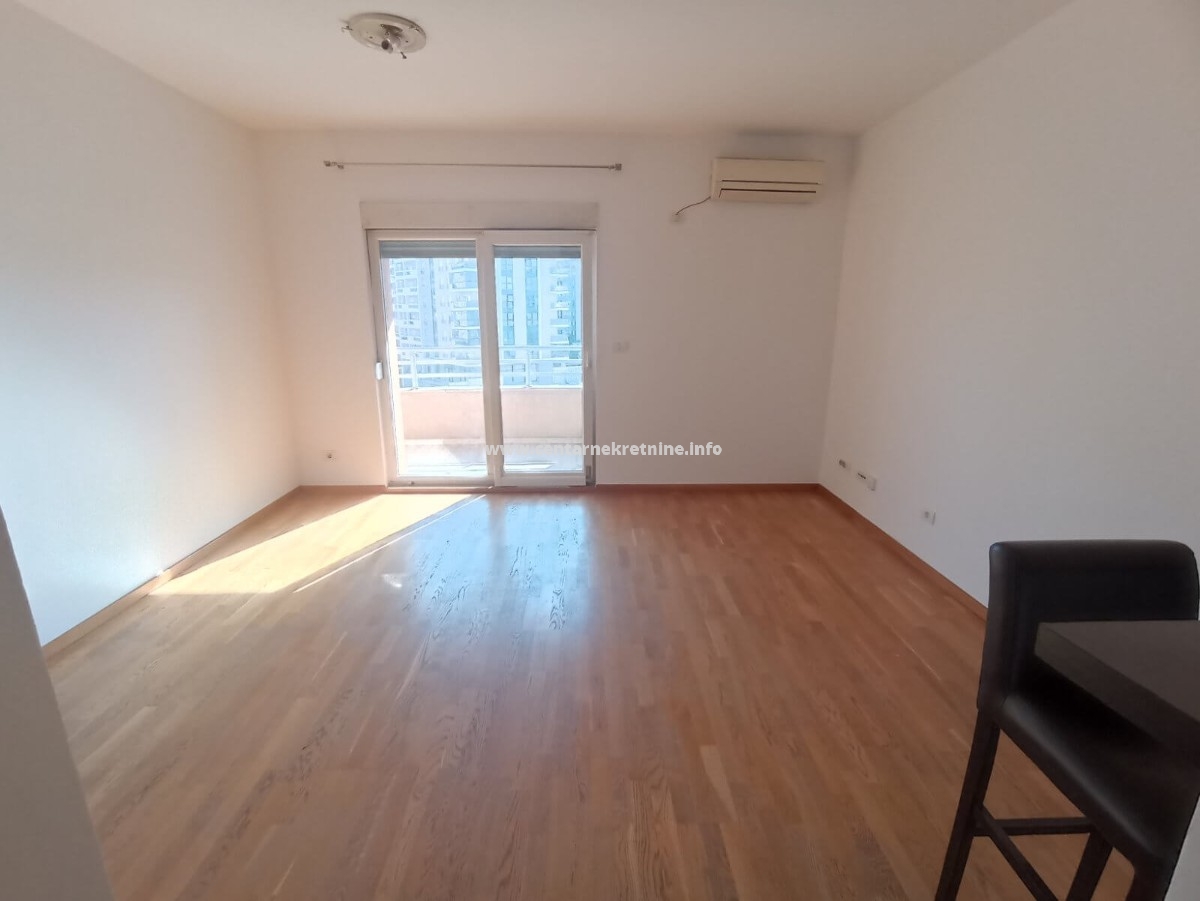 Izdavanje, poslovni prostor 50m2, City kvart, Podgorica