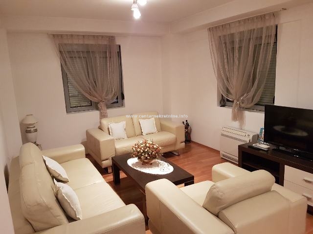 Izdavanje, trosoban stan 90m2, Gorica C, Podgorica 