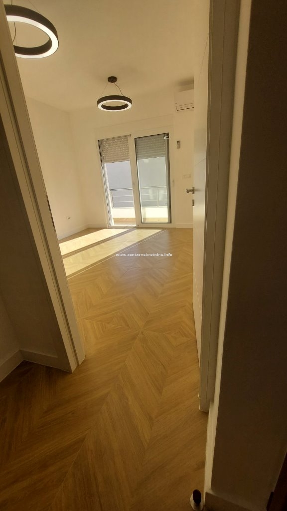 Izdavanje, poslovni prostor 62m2, Centar, Podgorica 