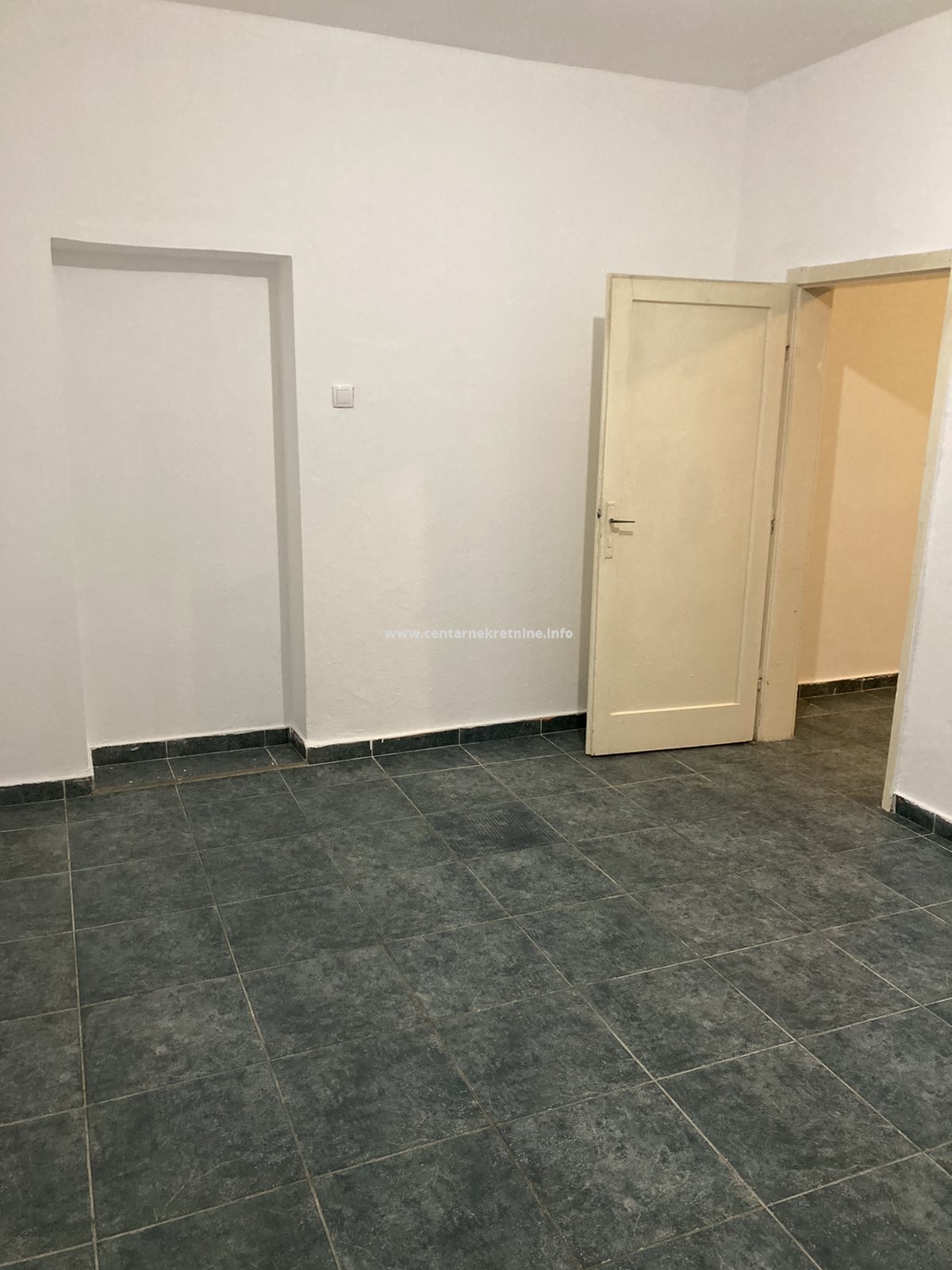 Izdavanje, jednosoban stan u kuci 55m2, Masline, Podgorica