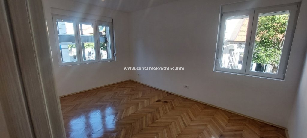 Izdavanje, poslovni prostor 58m2, Centar, Podgorica