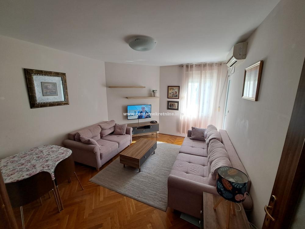 Izdavanje, jednosoban stan 38m2, Blok 9, Podgorica